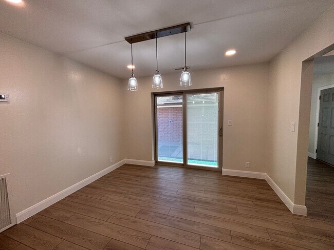 Building Photo - SPACIOUS REMODELED HOME FOR RENT!