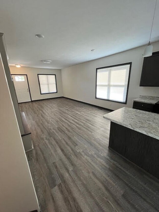 Building Photo - 147 Southpark Dr