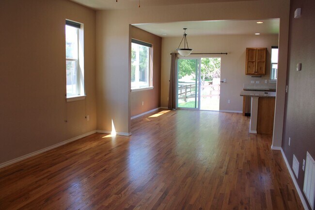 Building Photo - Stunning 3 Bedroom Home in North Fort Coll...