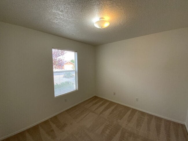 Building Photo - 3 Bedroom Single Story Home Available Near...