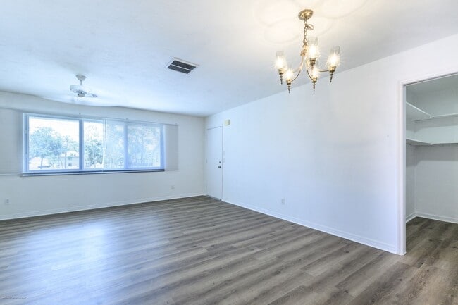Building Photo - DRASTIC PRICE DROP!!  PRIME LOCATION