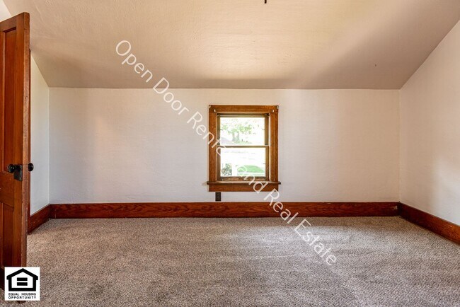 Building Photo - 1320 S Van Buren St