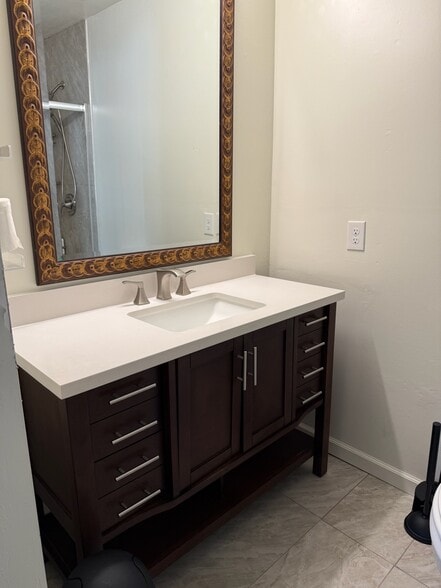 Building Photo - 301 S Lipona Rd