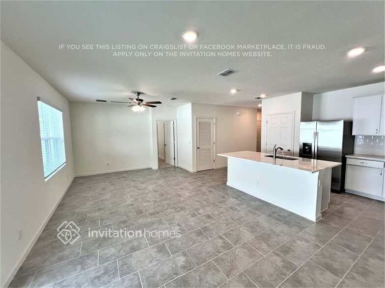 Building Photo - 533 Seaspray Dr