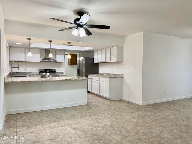 Building Photo - 2121 W Sequoia Dr