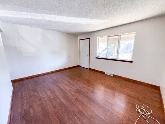 Building Photo - Stylishly Renovated 4-Bedroom Ranch with F...