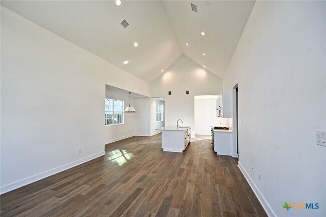 Building Photo - 421 Constance Dr