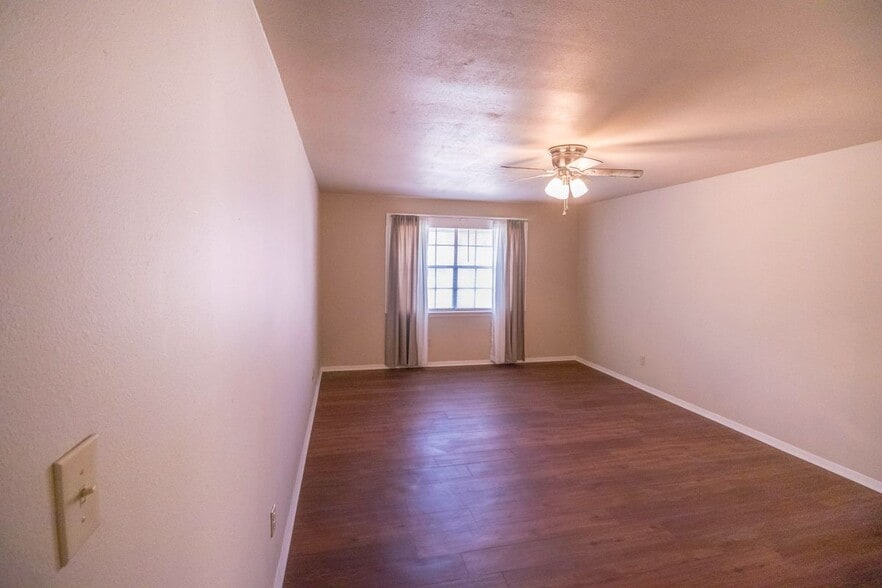 Building Photo - 601 Hibiscus Ave