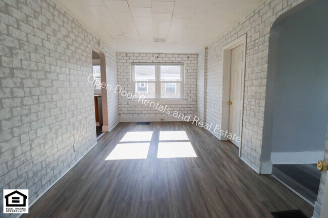 Building Photo - 202 W Main St