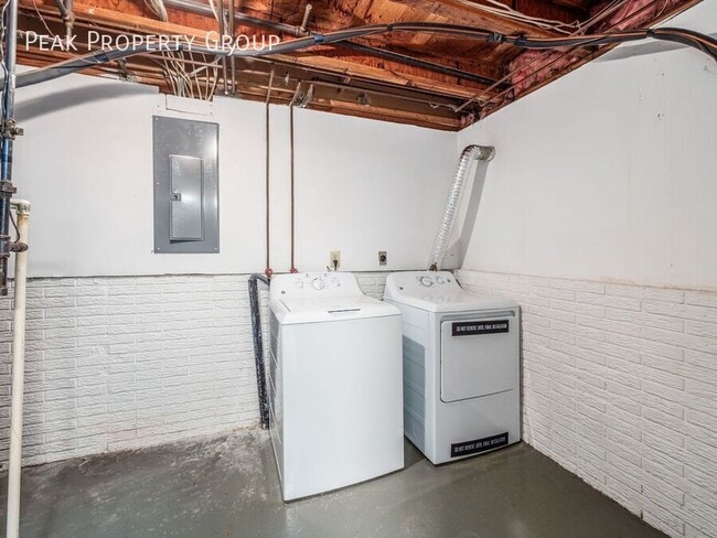 Building Photo - 2019 Queensgate Ln