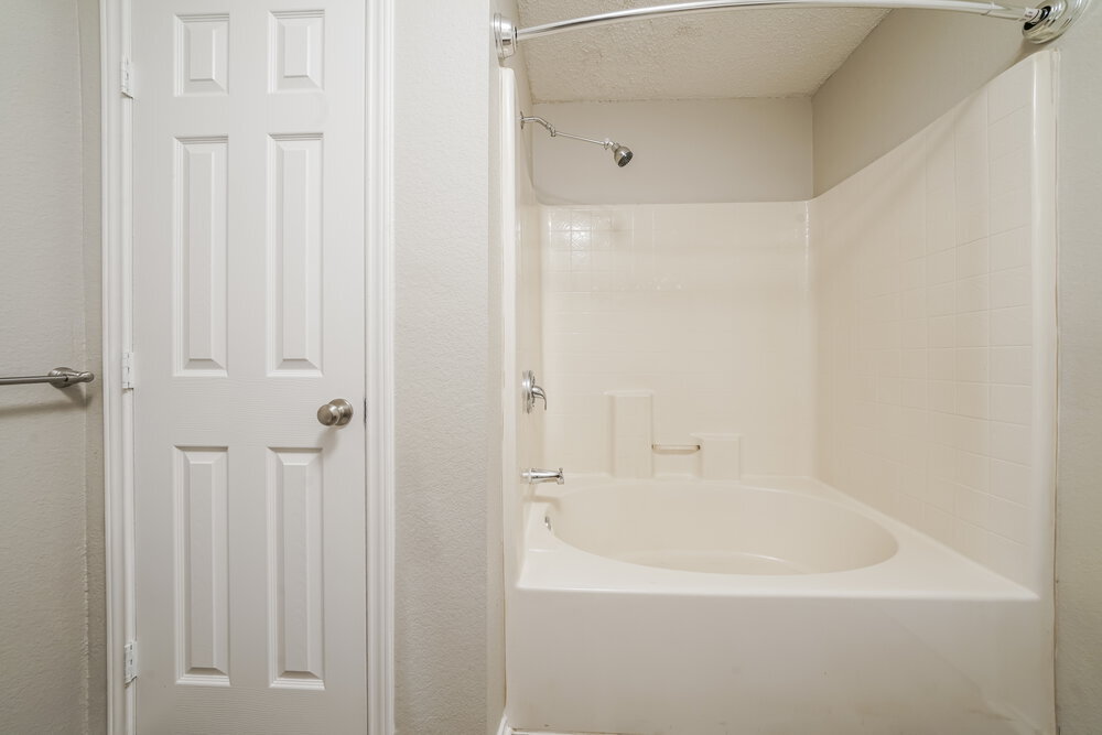 Building Photo - 2724 Woodlake Pkwy