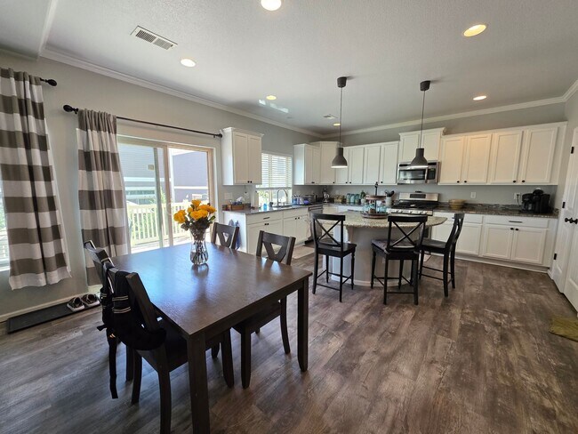 Building Photo - Gorgeous 4 Bed 4 bath Home In Banning Lewis Ranch!!