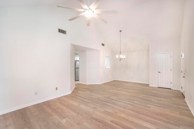 Building Photo - 103 Country Cove