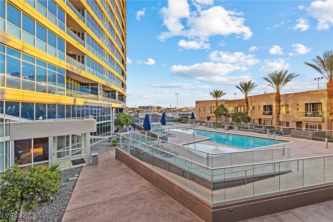 Building Photo - 4525 Dean Martin Dr