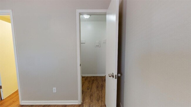 Building Photo - 500 Foch St