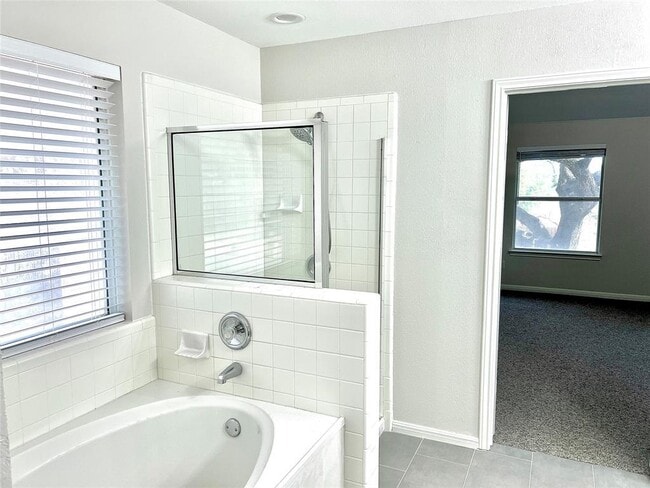 Building Photo - 6400 La Carman Ln