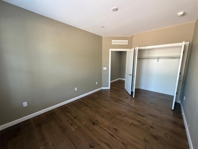 Building Photo - 7291 N Scottsdale Rd