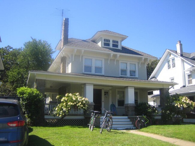 Primary Photo - 407 2nd Ave