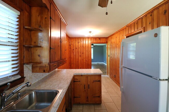 Building Photo - 5611 Windy Hill Dr