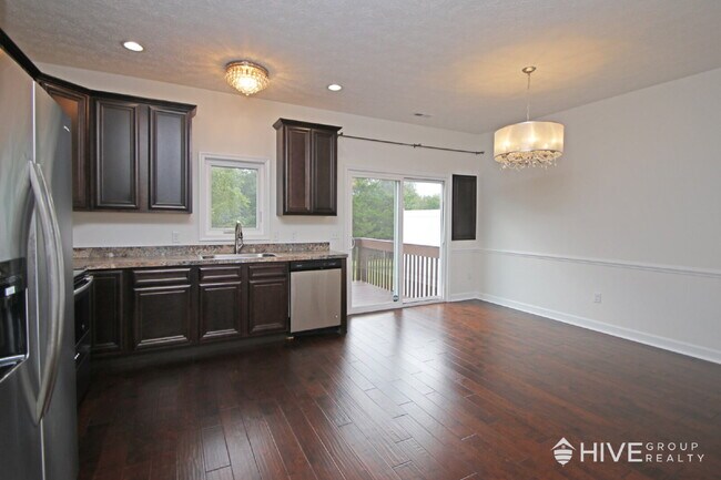 Building Photo - Modern 3BR Townhouse with Private Backyard – Ready to Rent!