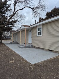 Building Photo - 314 S Rose Hill Rd