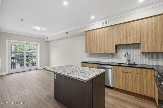Building Photo - 112 Brighton Ave