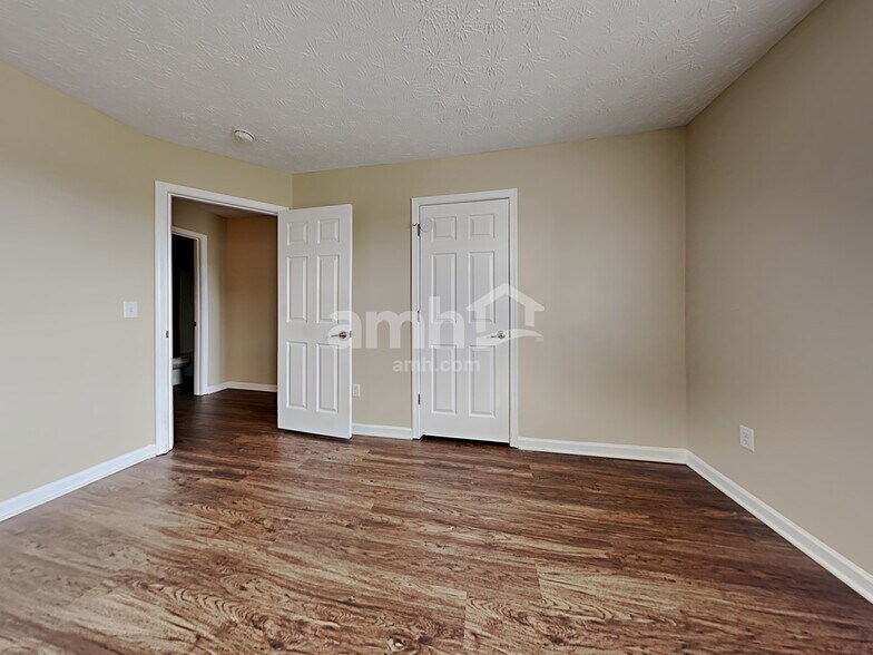 Building Photo - 1515 N Wood Creek Dr