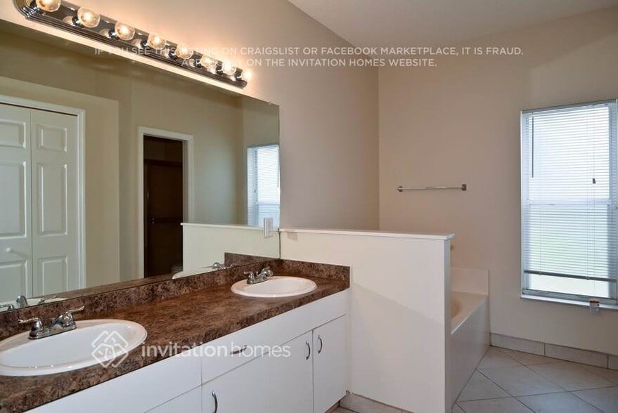 Building Photo - 1385 SE Proctor Ln