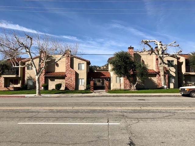 Front of the Building - Kenlor Apartments