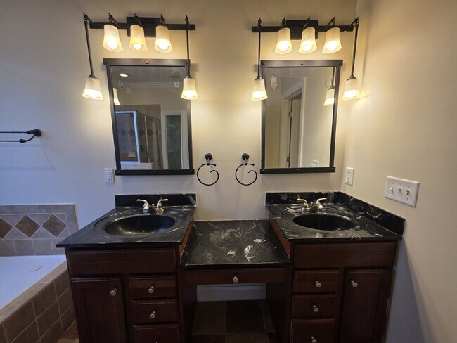 Building Photo - Spacious 4-Bedroom Home for Rent in Kings Grant Fayetteville – 15 Minutes from Fort Bragg