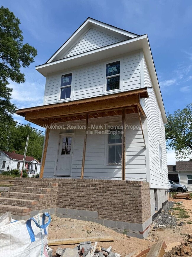 Building Photo - 1203 Fern St
