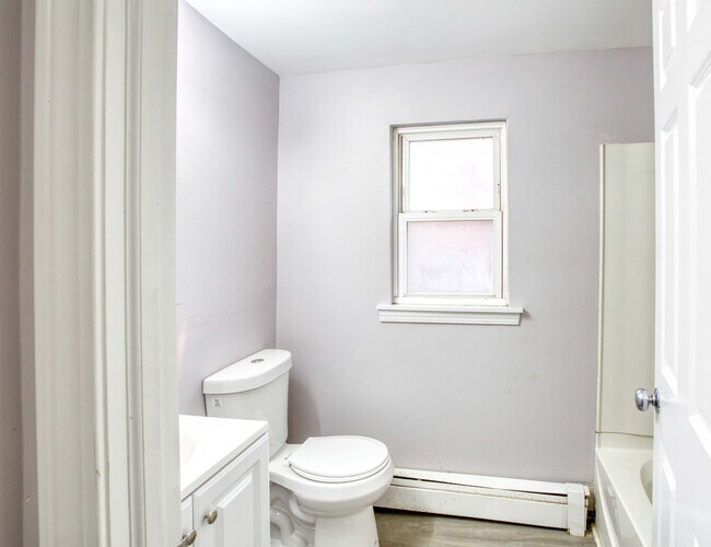 Building Photo - 285 Westland St
