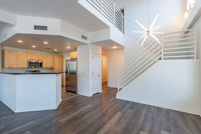Building Photo - 16 W Encanto Blvd