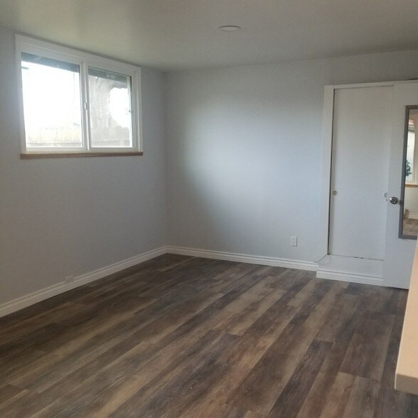 Building Photo - 79 S Parkwood Ave