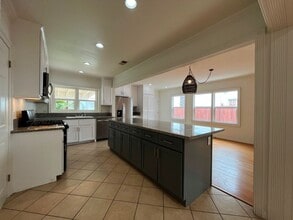 Building Photo - MOVE-IN READY! House w/full guest unit; near to Ventura Blvd!