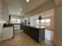 Building Photo - MOVE-IN READY! House w/full guest unit; near to Ventura Blvd!