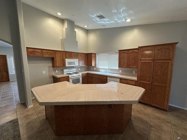 Building Photo - 4792 W 28th Ln