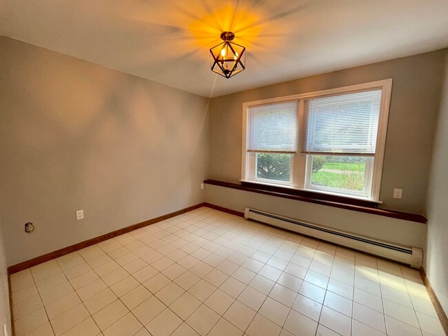 Building Photo - 146 Elm St
