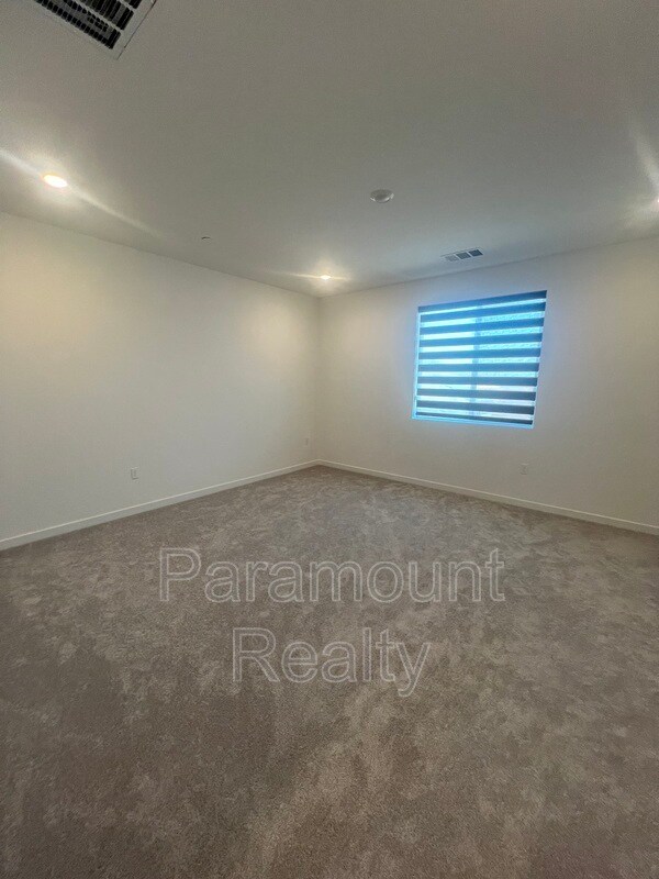 Building Photo - 1740 Lacey Ave