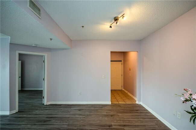 Building Photo - 955 Juniper St NE