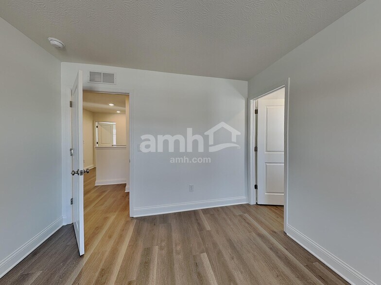 Building Photo - 9052 Henley Ave