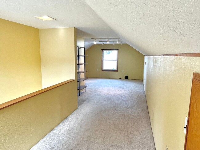 Building Photo - Concordia 3 bedroom, 1 1/2 bath house with...