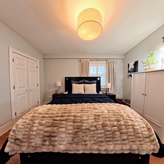 Building Photo - 142 Athens St