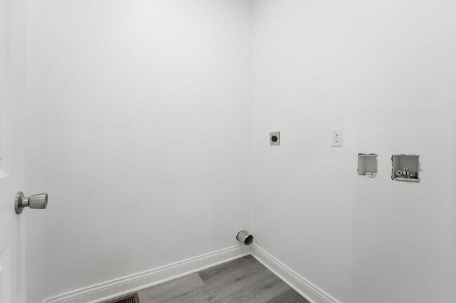 Building Photo - 522 Kelton Ave