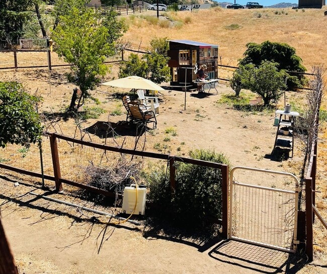 Building Photo - 2BR/1 Bath Bear Valley Springs Home  with ...