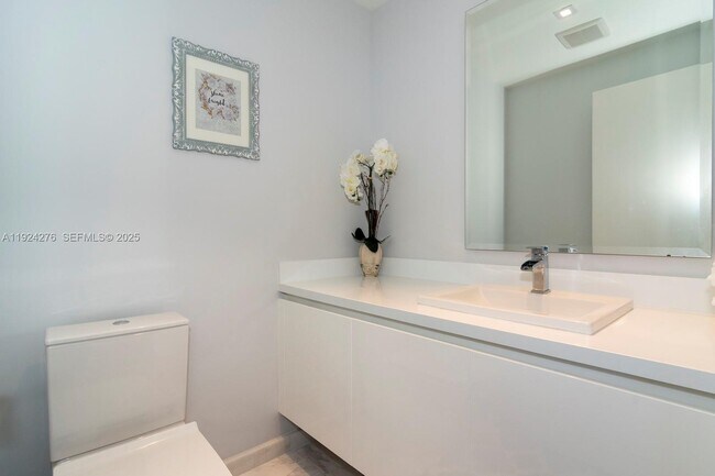 Building Photo - 701 N Fort Lauderdale Beach Blvd