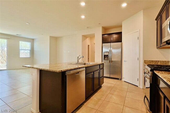Building Photo - 2124 Del Aqua Ave