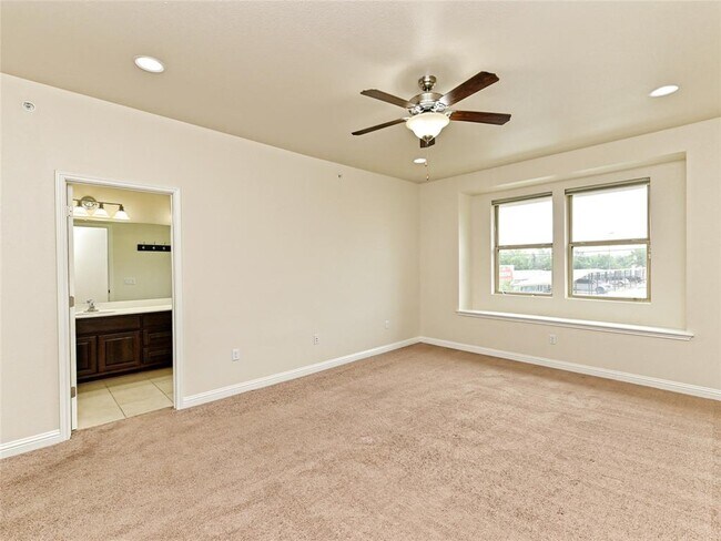Building Photo - 6814 E Riverside Dr