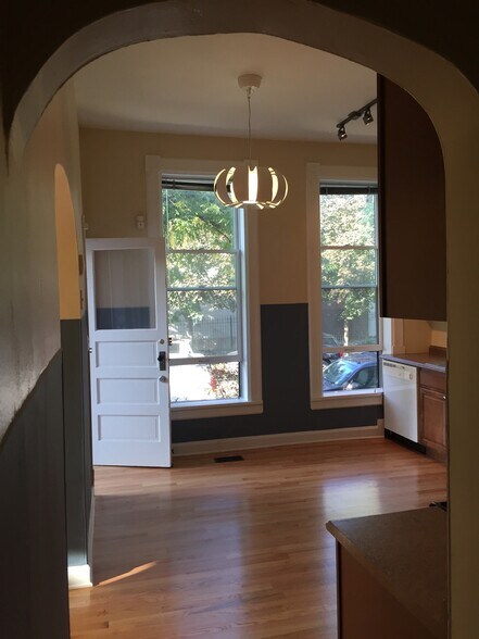 Building Photo - 1255 N Damen Ave