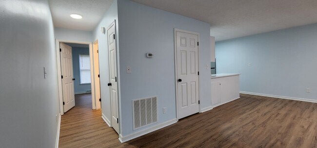 Building Photo - 102 Millwheel Ct